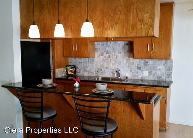 1st image of 1623 Victory Blvd APT 06