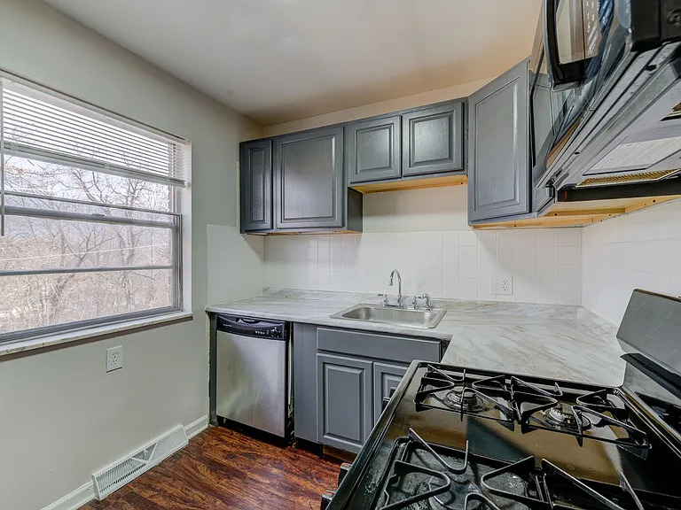 (483) 5830-44 Bermuda Rd — Photo 3