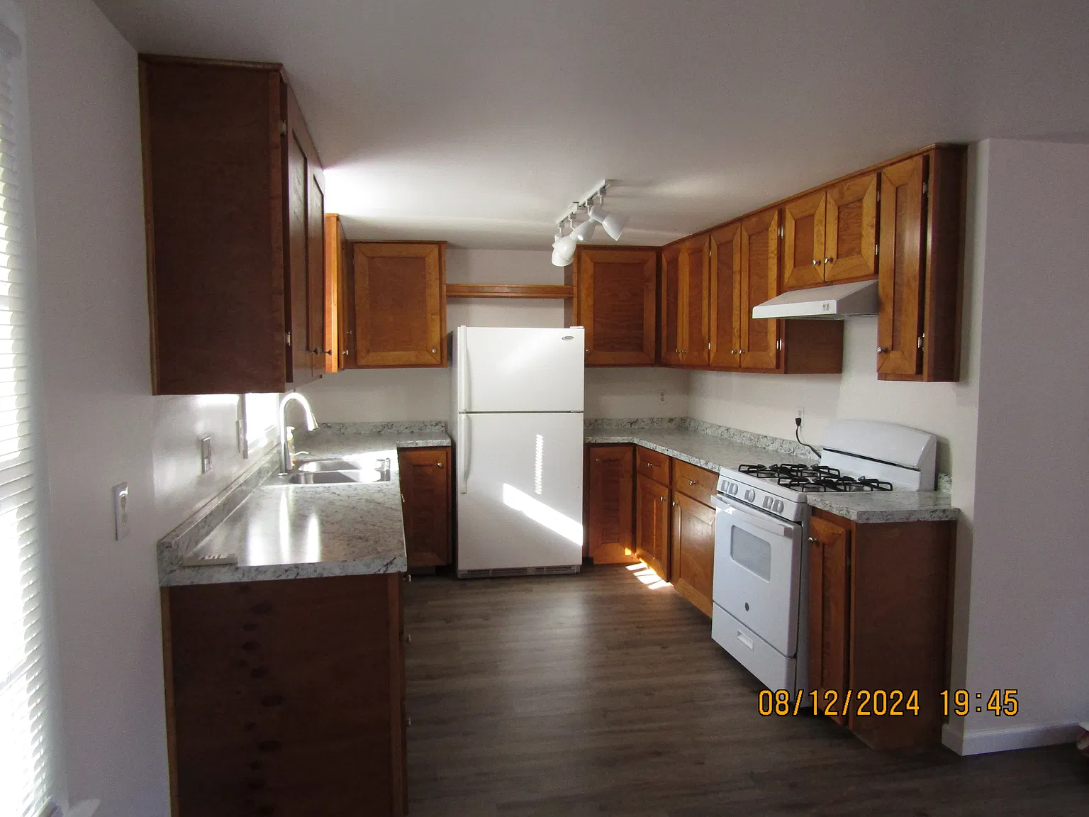 3 bed, 1252 sqft, $1,400 — Photo 2