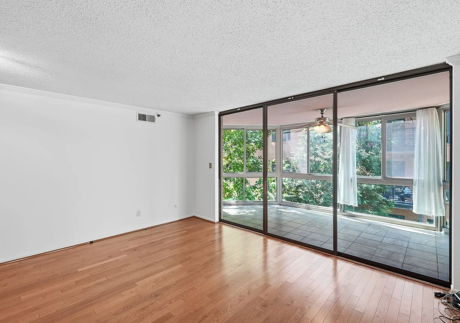 Experience the best of Ballston in this beautifully appointed two bedroom, two bathroom residence... — Photo 4