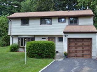 8 Tanager Rd, Brewster, NY 10509