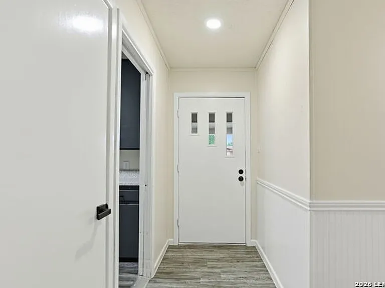 466 Sandalwood Ln — Photo 4