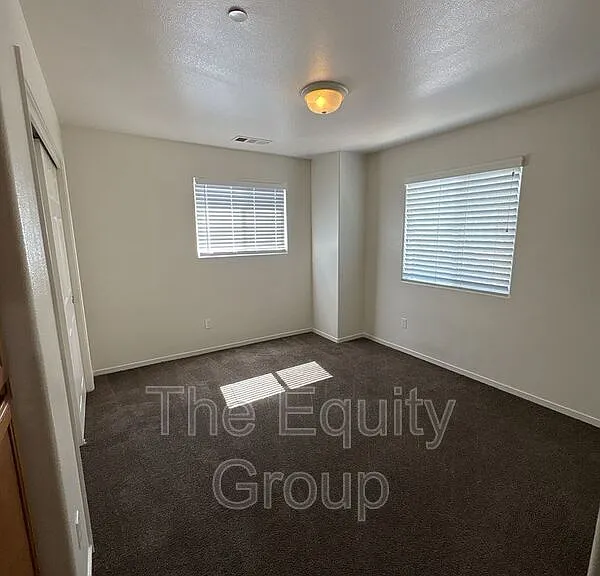 2931 N Crowe St — Photo 14