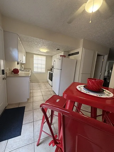 2 bed, 2.5 bath, 1262 sqft, $2,200 — Photo 2