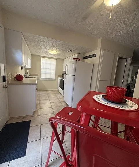 826 Tibet Ave — Photo 2