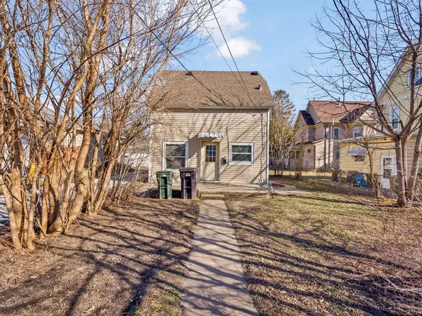 309 W 10th St, Cedar Falls, IA 50613