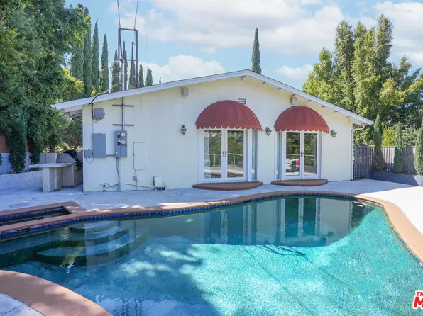 7796 Skyhill Dr, Los Angeles, CA 90068