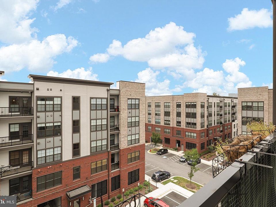 1st image of 104 Saint Ives Pl Unit 409