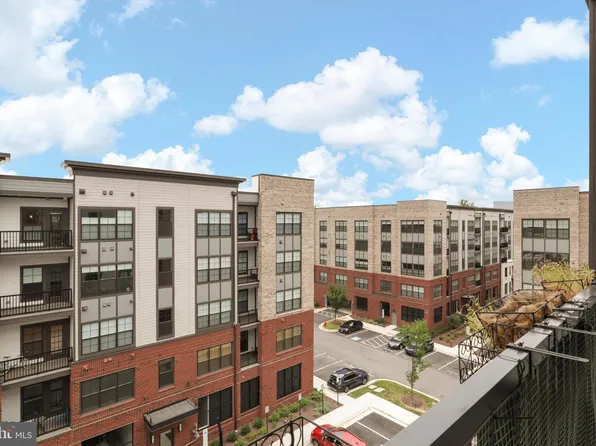 104 Saint Ives Pl Unit 409, Oxon Hill, MD 20745