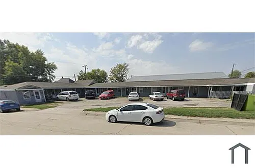 328 E Walnut St Photo 1