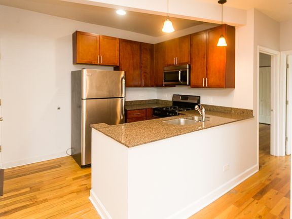 2nd image of 7223 N Rogers Ave APT 2
