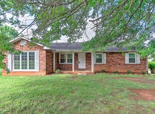 340 Rockhouse Rd, Johnson City, TN 37601
