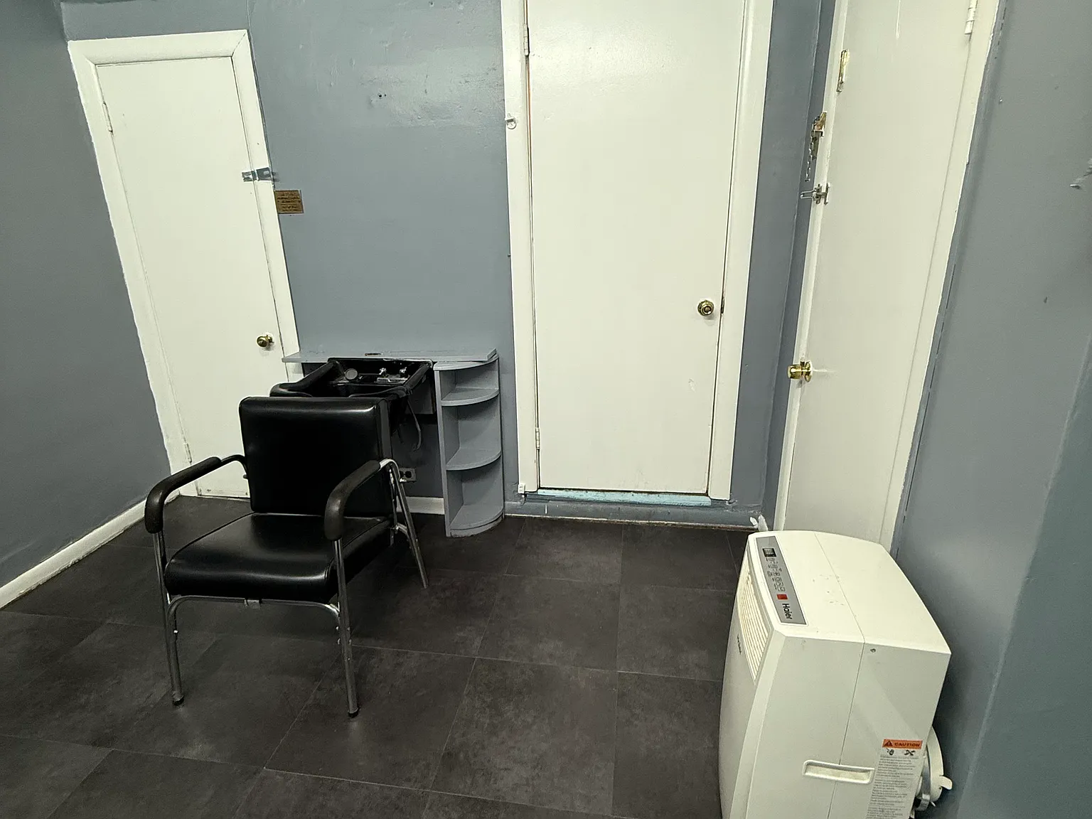 Studio, $750 — Photo 3