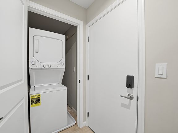 5th image of 589 Bedford St #107