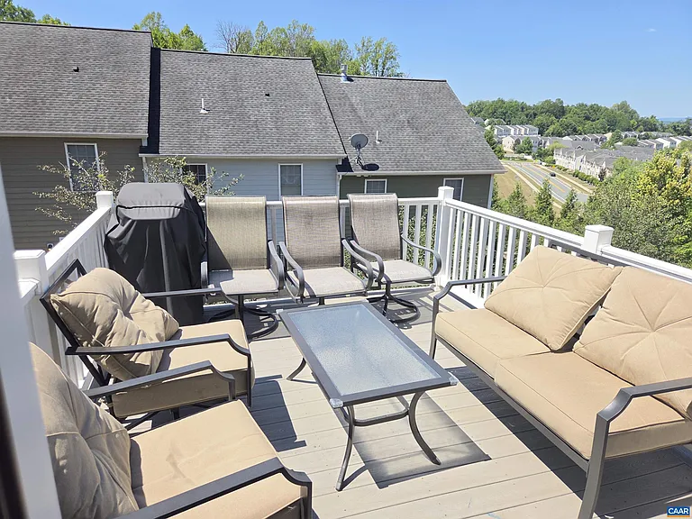 2441 Winthrop Dr — Photo 5