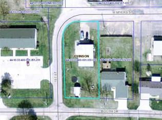 402 N 1st St, Wolcottville, IN 46795