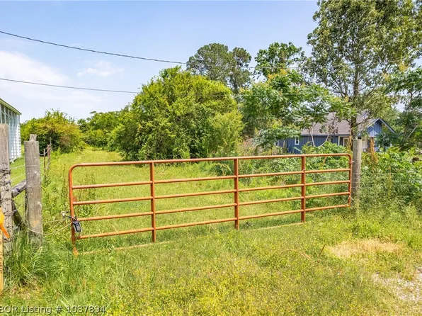 N River Rd, Lavaca, AR 72941