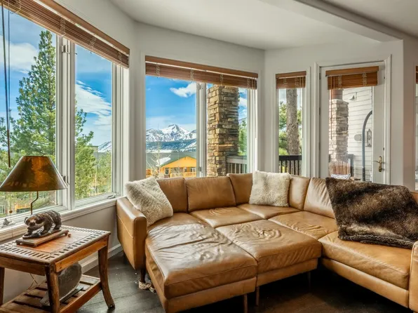 300 Juniper Springs Dr #111, Mammoth Lakes, CA 93546
