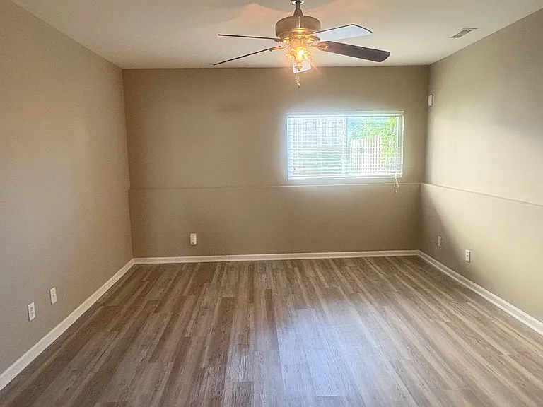 11213 Potter St — Photo 6