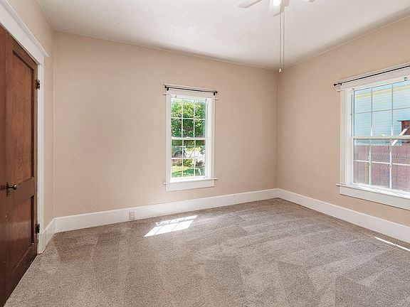 5th image of 307 School St