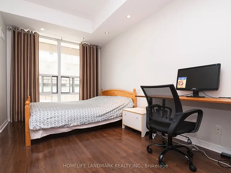 736 Spadina Ave #417 — Photo 8