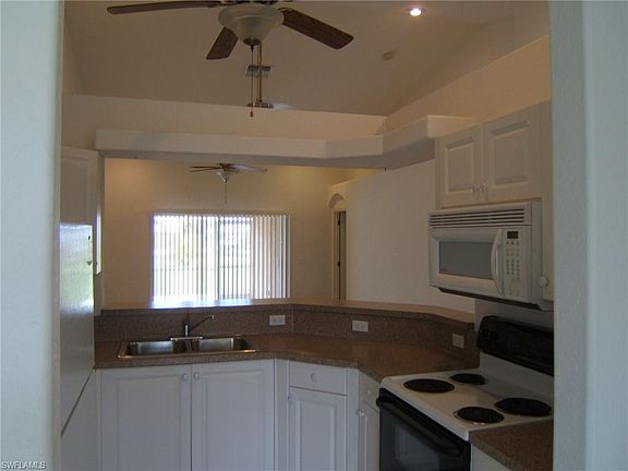 4th image of 1010 SW 47th Ter
