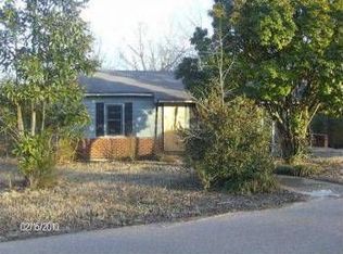 315 Oak St, Selmer, TN 38375