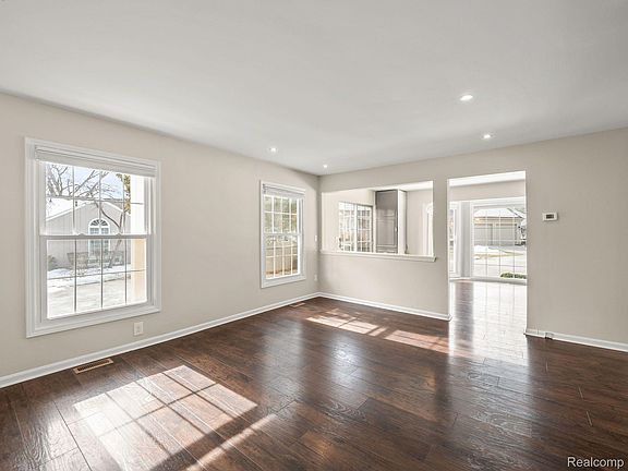 5th image of 1428 Crescent Ln