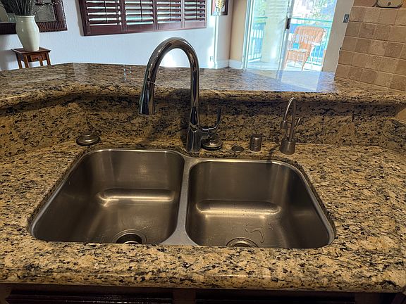 Granit Counter Tops with Deep Stainless Steel sinks, and reverse osmosis