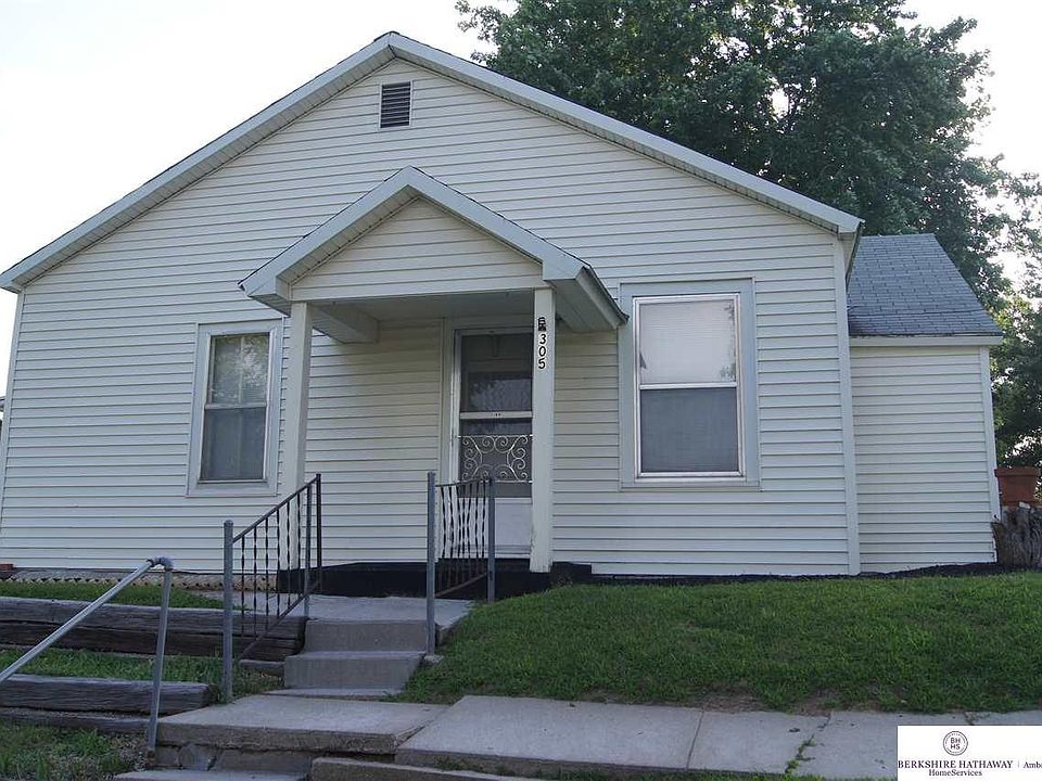 1st image of 305 Oak St