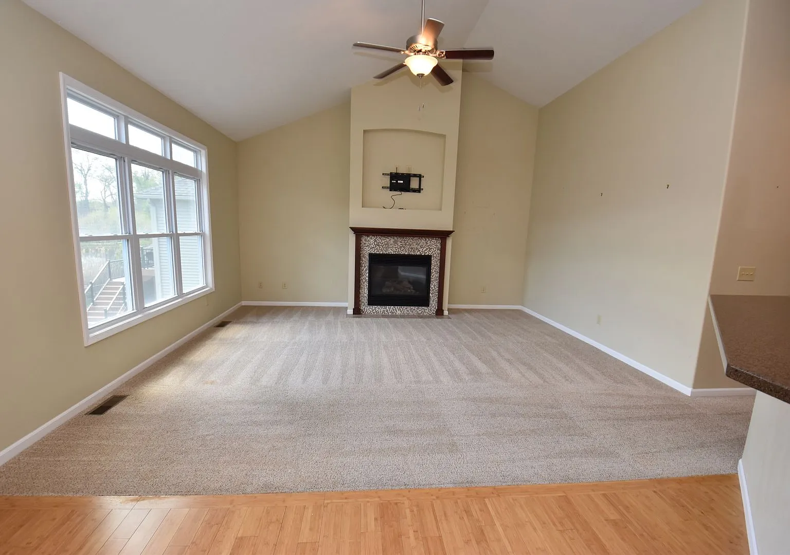 Executive home with pond views just 10 mins to Notre Dame. — Photo 3