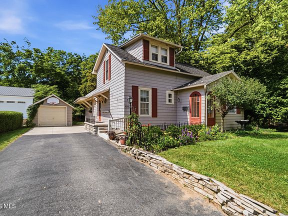 4th image of 325 W Elm St
