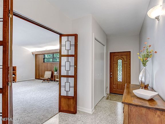 4th image of 5462 Weller Ave #1