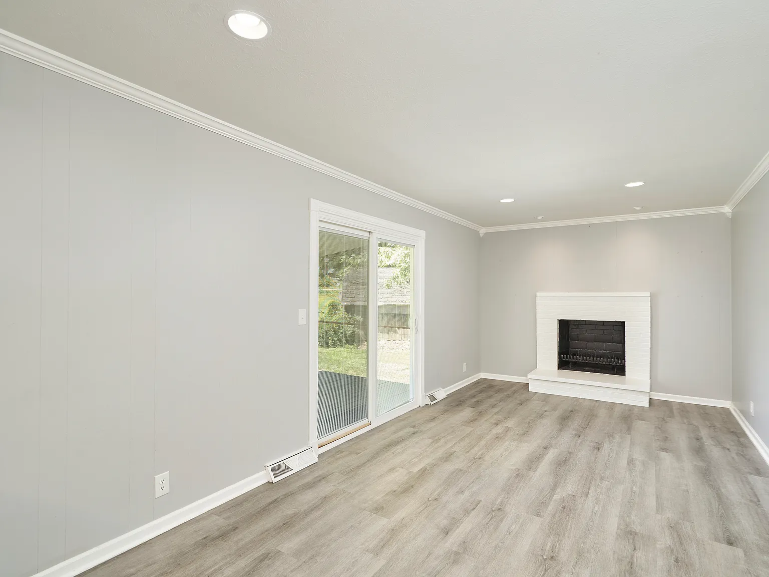 3 bed, 1360 sqft, $2,500 — Photo 3