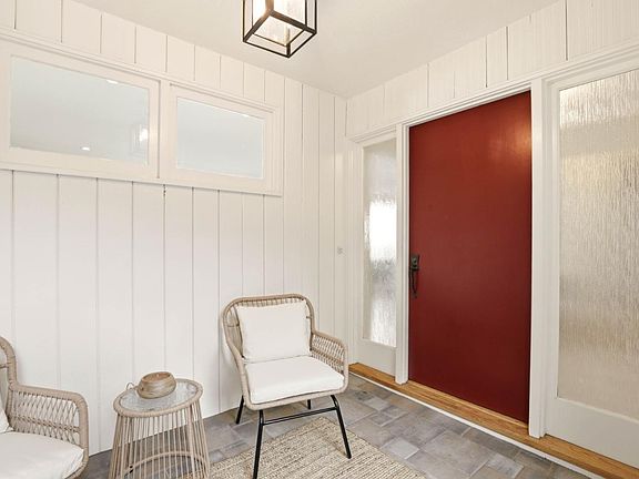 5th image of 1049 Buckland Ave