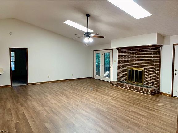 3rd image of 301 Gardenville Dr