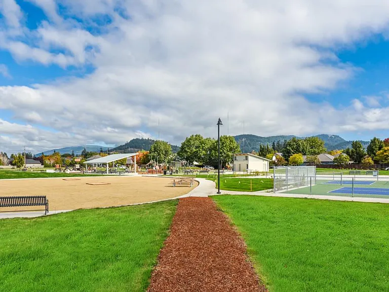 The Tennyson At Crescent Village — Photo 15