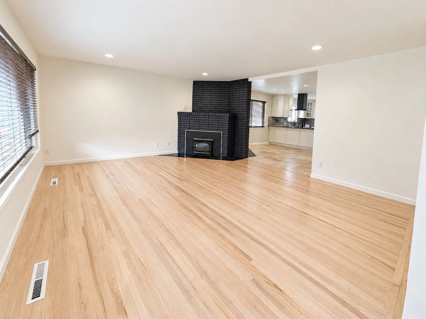 22246 Prospect St — Photo 3