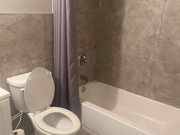 Full bath for 2nd bedroom