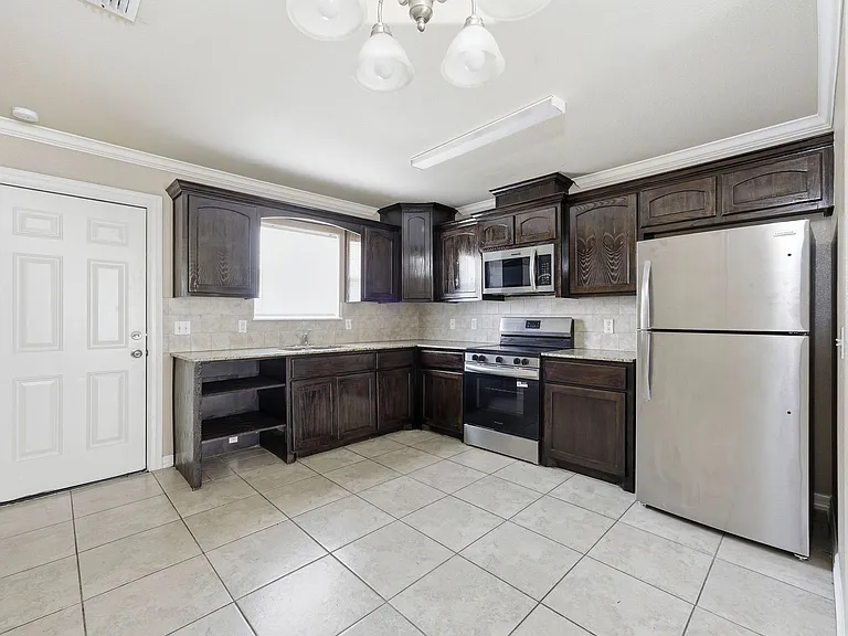 3602 S Fairmont Ave — Photo 5