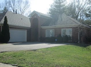 10016 Forest Village Ln, Louisville, KY 40223