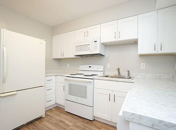 4th image of 177 Richardson Pl