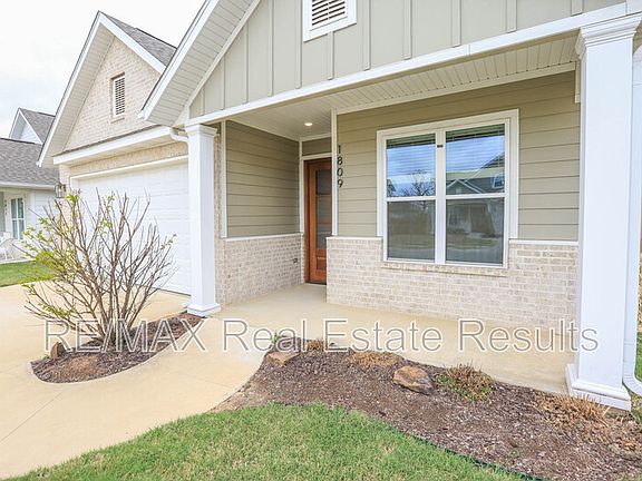 4th image of 1809 W Saddlebrook Ln