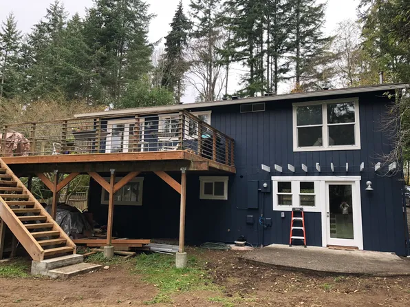 13868 Sunrise Dr NE, Bainbridge Island, WA 98110