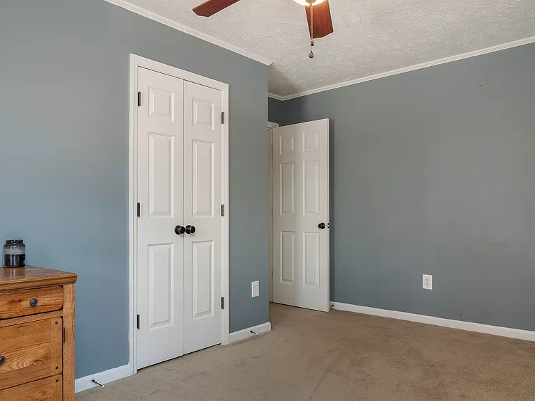 864 Hilton Dr — Photo 8