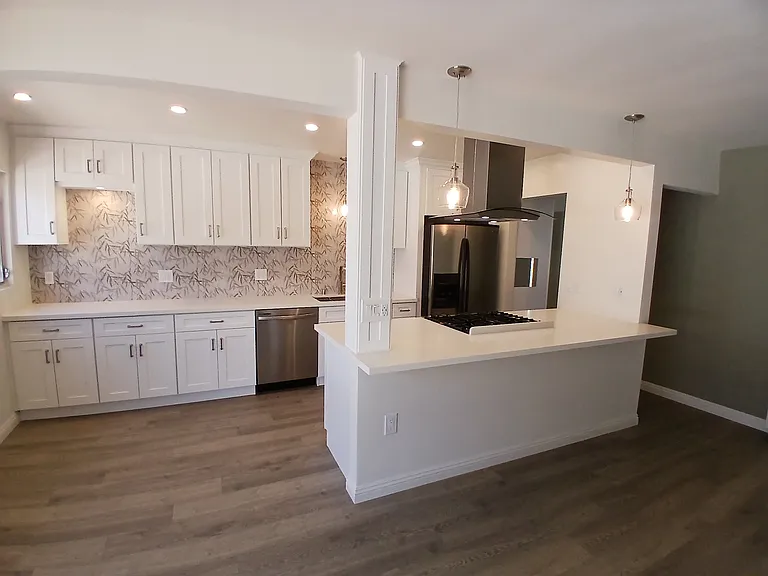 317 Walnut Ave #6 — Photo 3