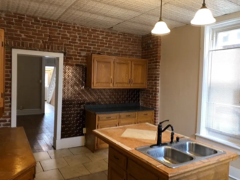 621 N 9th St #1 — Photo 6