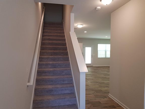 5th image of 5 Wesley Way S