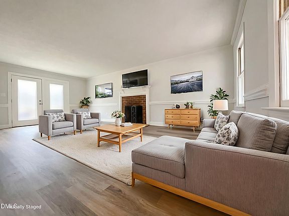 3rd image of 8612 Clovehitch Ct