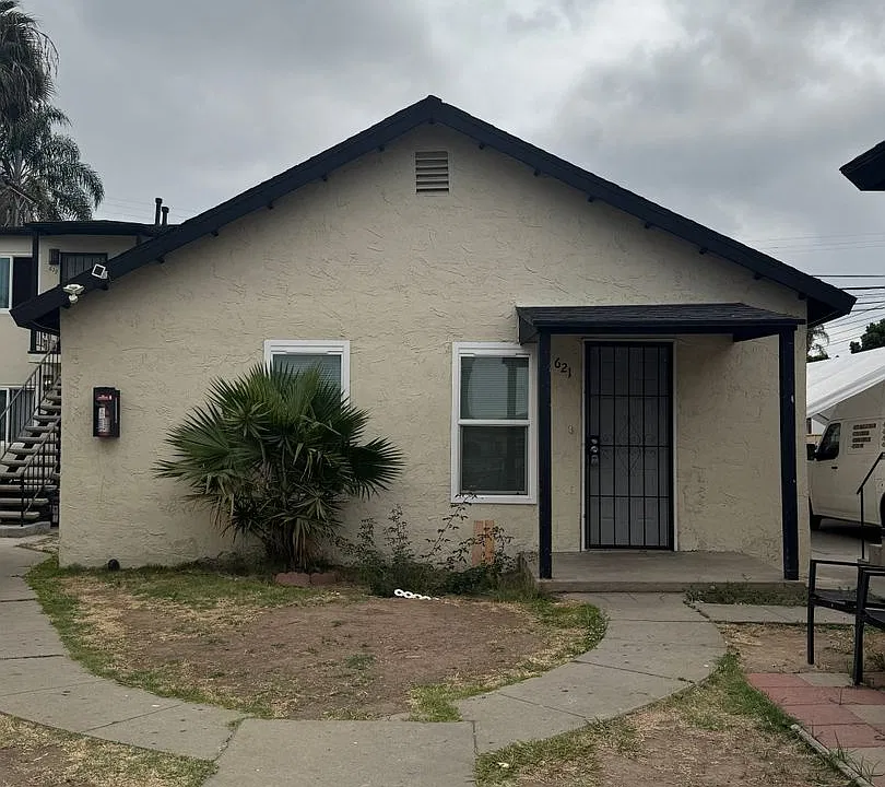 617-625 A Ave